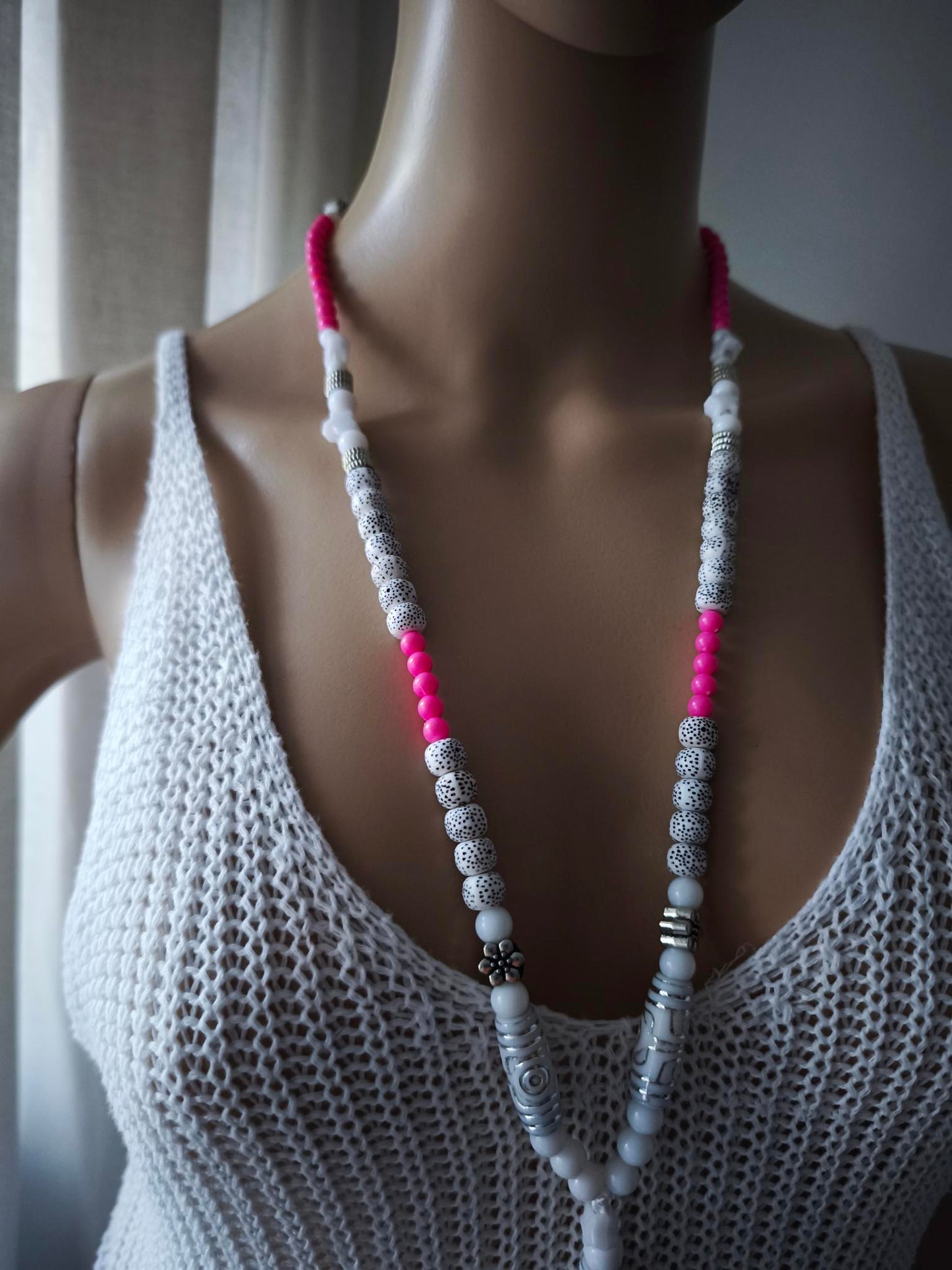 Boho Ibiza Halskette Hippie Festival XXL Perlen Quaste Weiß Pink