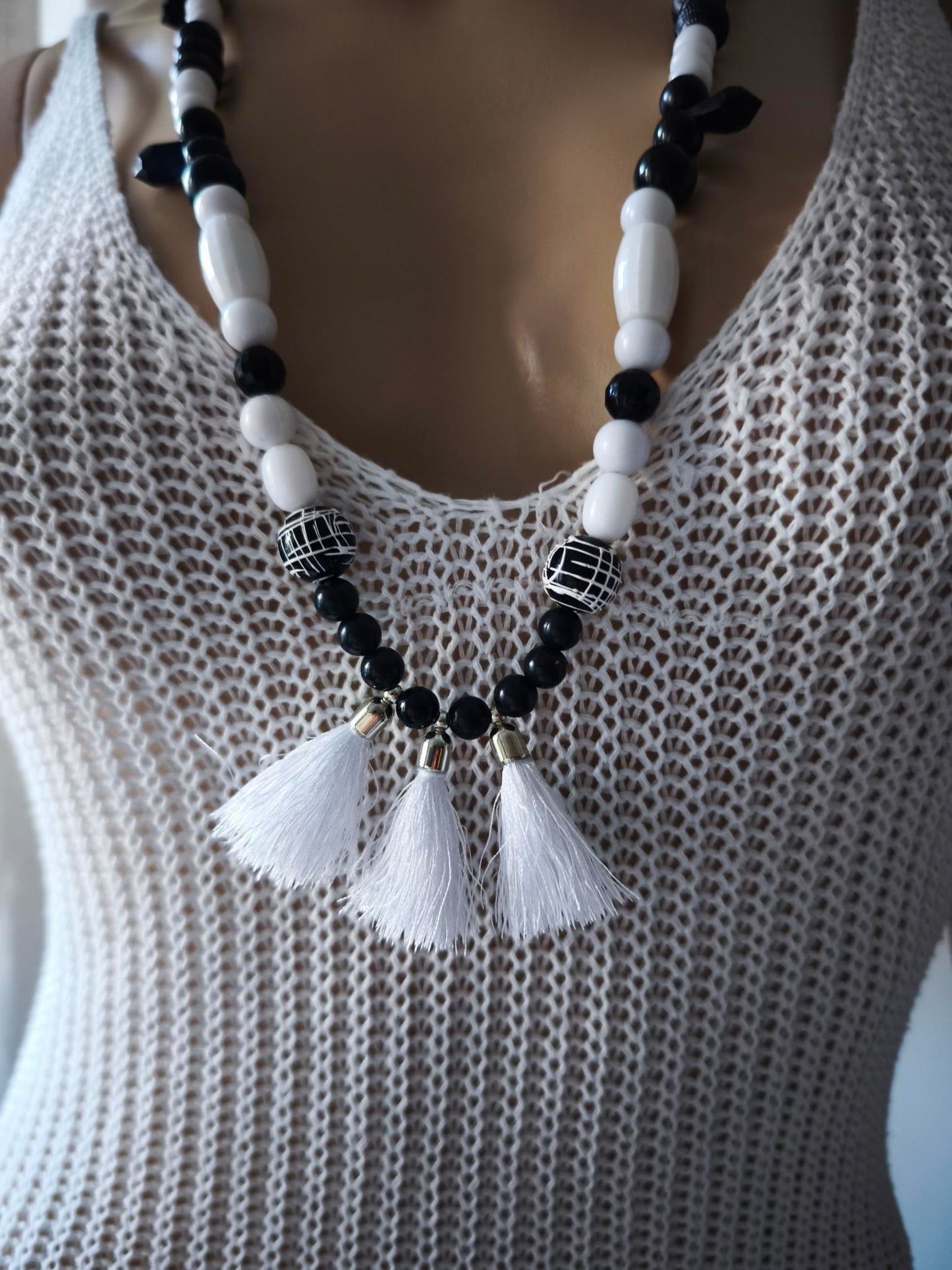 Boho Halskette Hippie Ibiza Festival XL Perlen Quasten White & Black