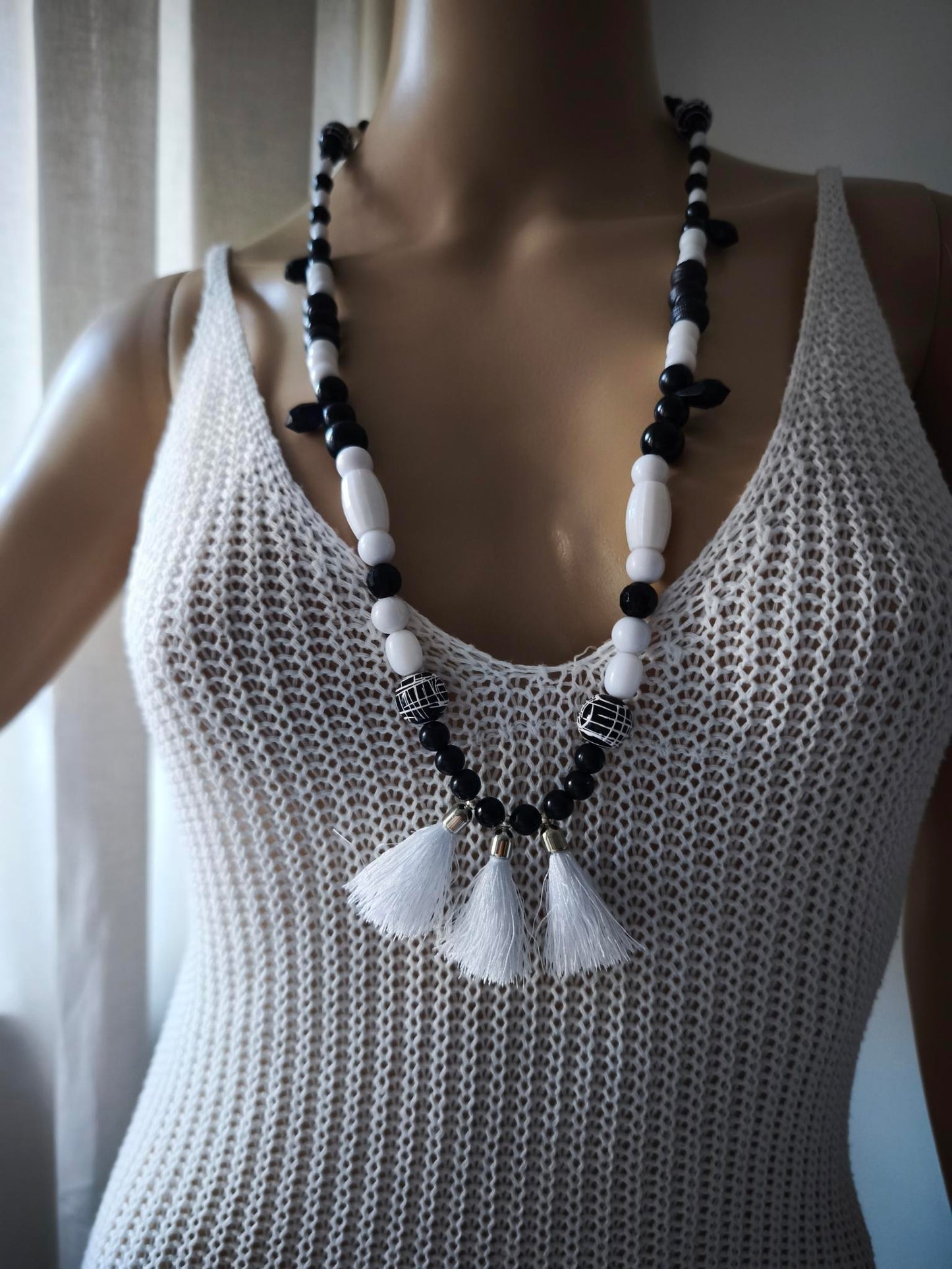 Boho Halskette Hippie Ibiza Festival XL Perlen Quasten White & Black